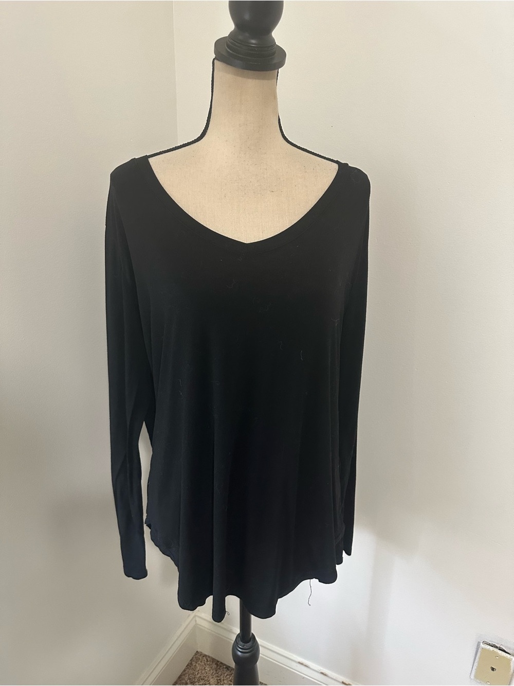 Women's Black V-Neck Long Sleeve Top